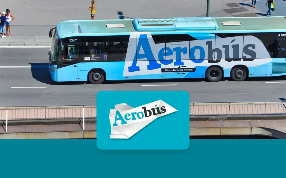 Blue Aerobús coach beside a branded stop sign