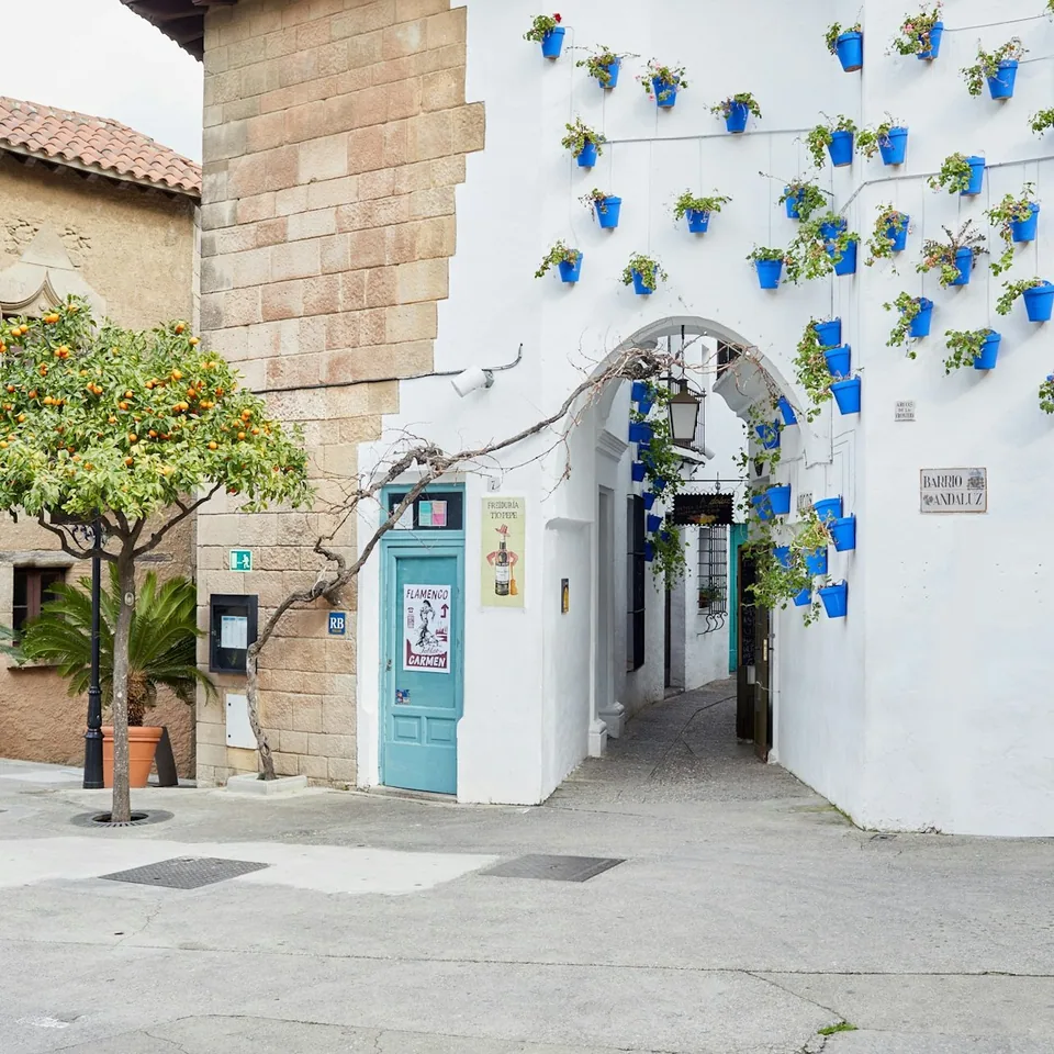 Flower-decorated entrance to Tablao de Carmen
